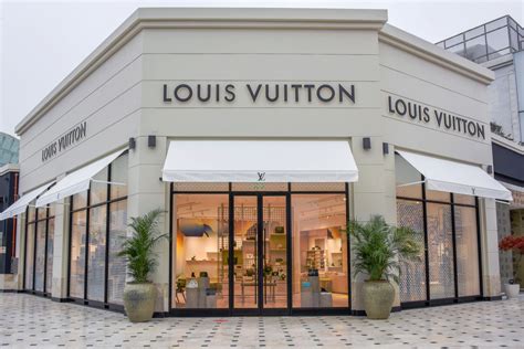 louis vuitton stores peru.